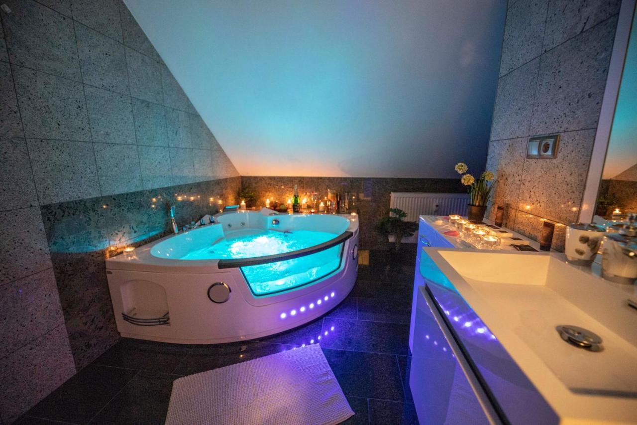 Vip Suite Hotel Heinz Dobris Exterior foto